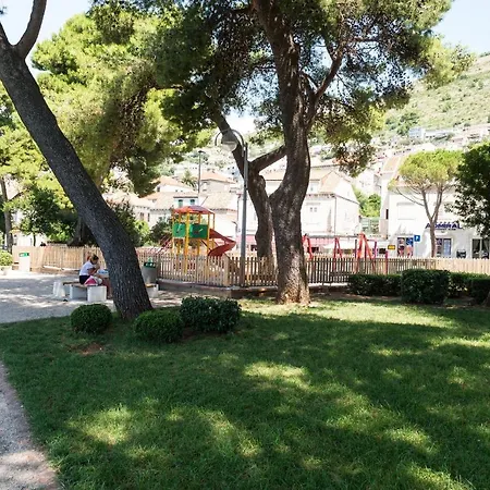 아파트먼트 아데아 *