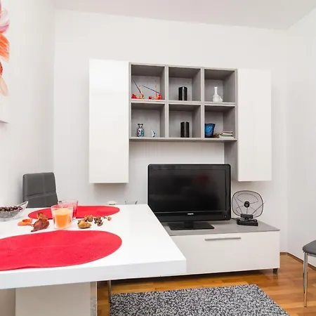 Adea Apartment *